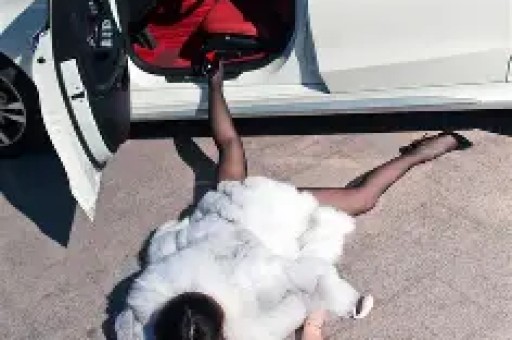 吃相太丑！出轨、卖假狂赚百万伊能静遭央视曝光 秦昊也救不了她